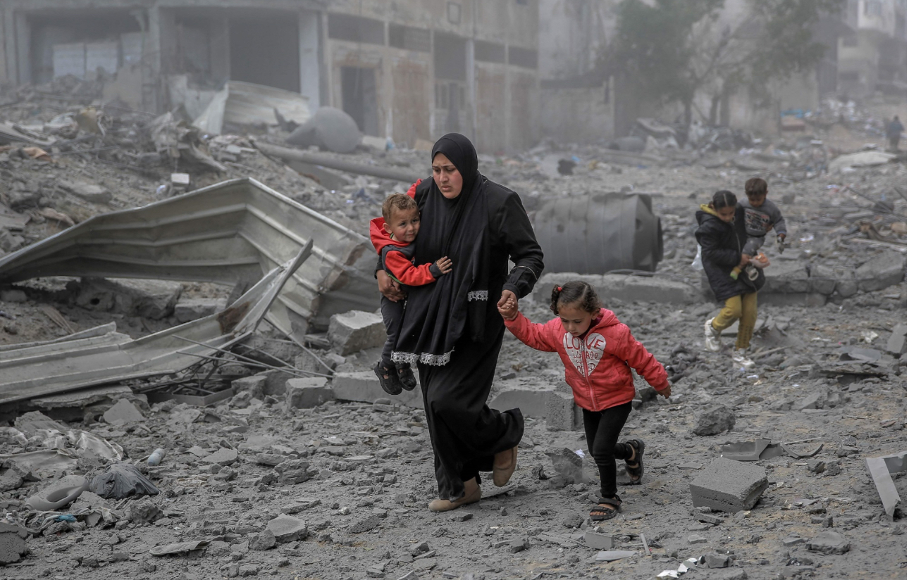 وكالة الأنباء الفلسطينية: 25 شهيدا في استهداف مدرستين للنازحين بغزة
