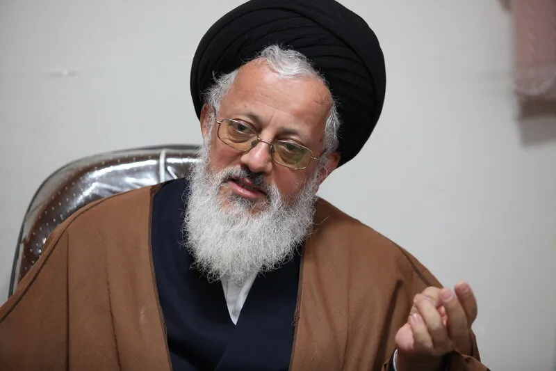ممثل الامام الخامنئي بالعراق: اتحاد الشعبين الإيراني والعراقي يظهر بمسيرة الأربعين الحسيني